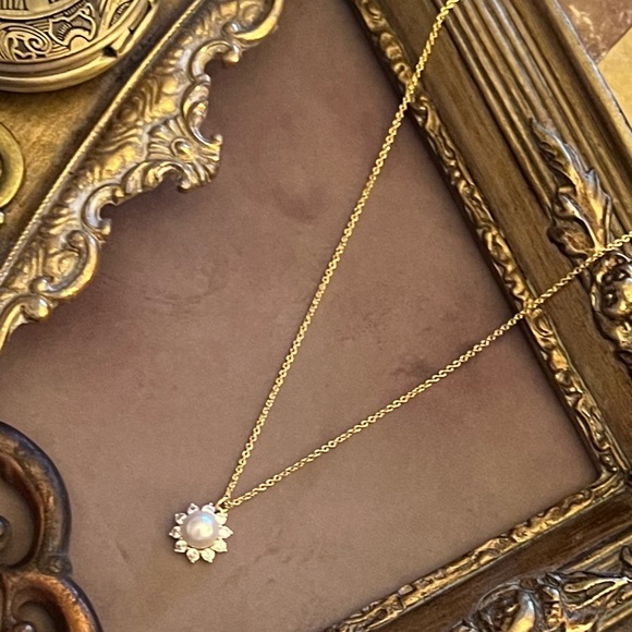 KATE SPADE • Gold Sunny Pearl Halo Necklace - Picture 4 of 4